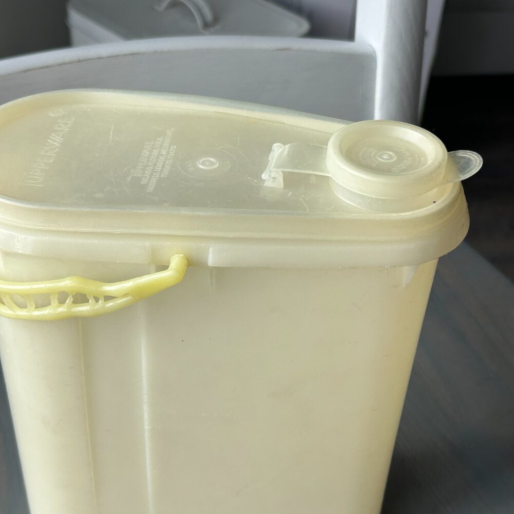 Vintage Tupperware Drink Container Pitcher - Picture 9 of 11